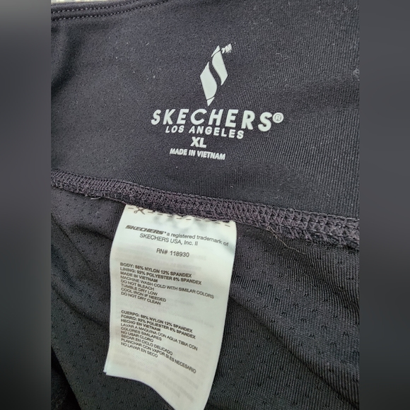 Sketches Activewear skirt with built in shorts and pockets! - Picture 3 of 5